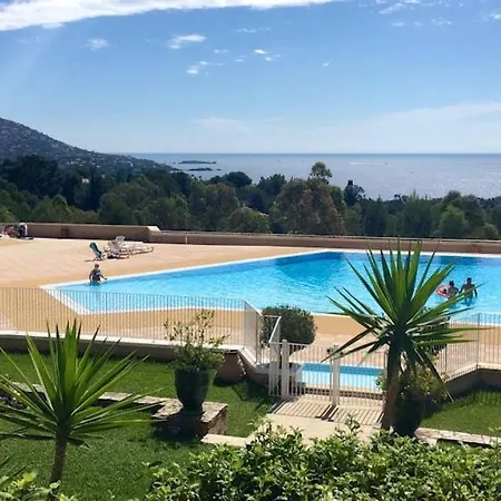 4 Personnes Cap Esterel Centre Du Village アパート